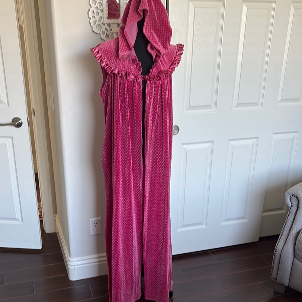 Pink velvet Hooded Sleeveless Robe